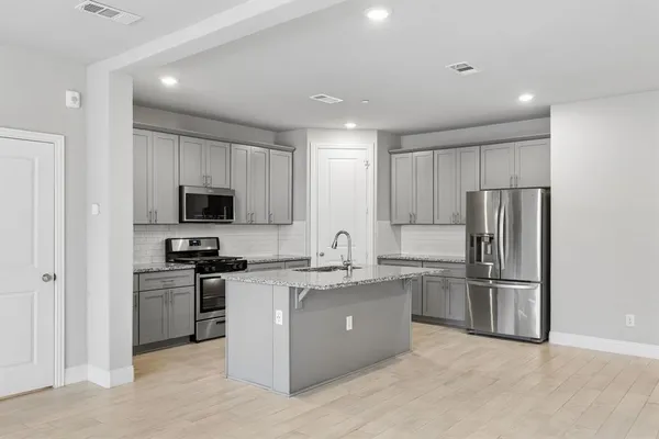 $420,000 | 911 Ponds Edge Lane, Euless, TX 76040
