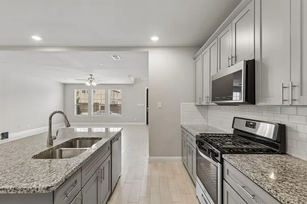 $420,000 | 911 Ponds Edge Lane, Euless, TX 76040
