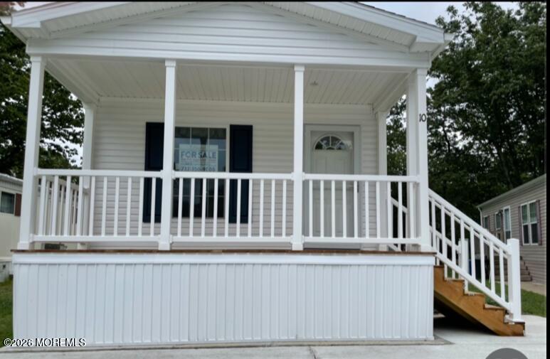 10 Muskrat Place Whiting, NJ 08759 - Photo 1 of 18 a balcony with a potted plant
