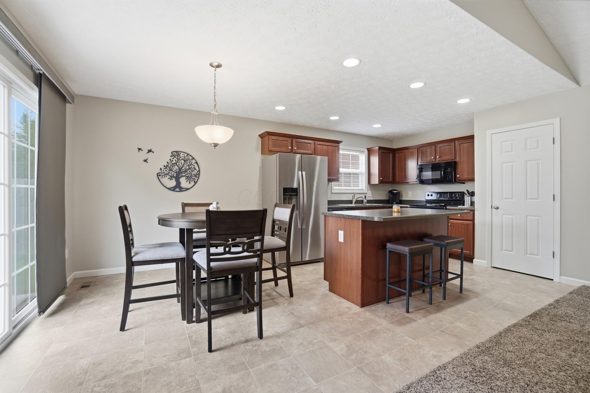 1728 Hunters Ridge Drive Troy, OH 45373 - Photo 11 of 47 Kitchen - 1728 Hunters Ridge Drive, Troy, OH 45373