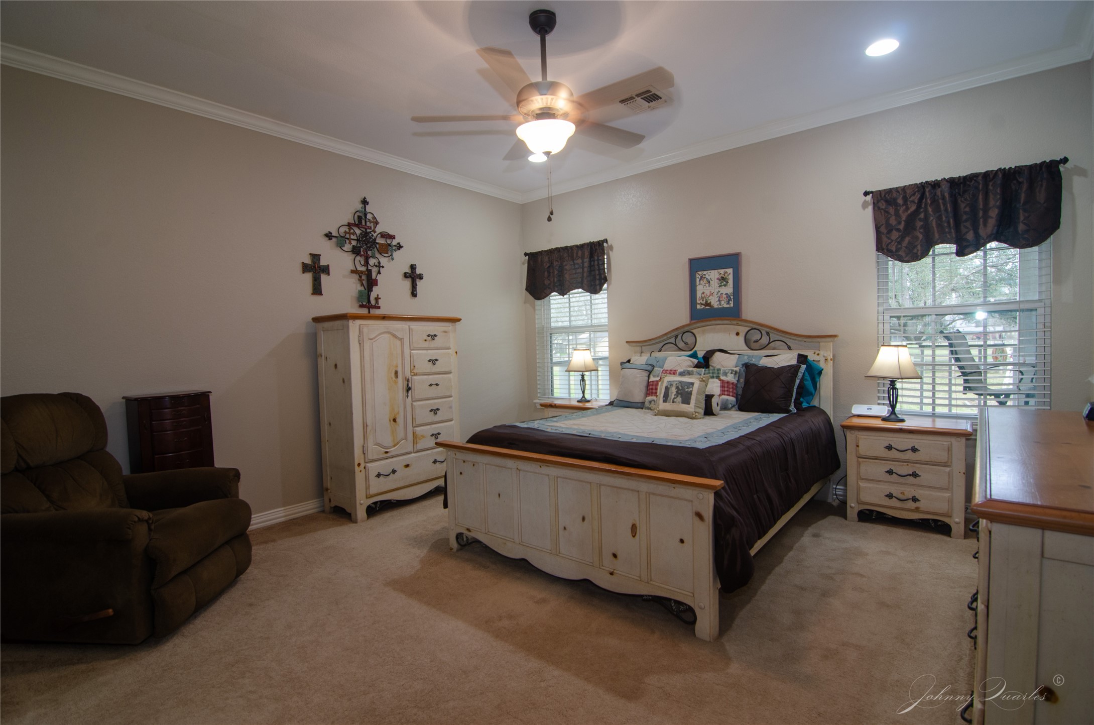 36606 Tejas Road Simonton, TX 77485 - Photo 21 of 32 a bedroom with a bed and a chandelier