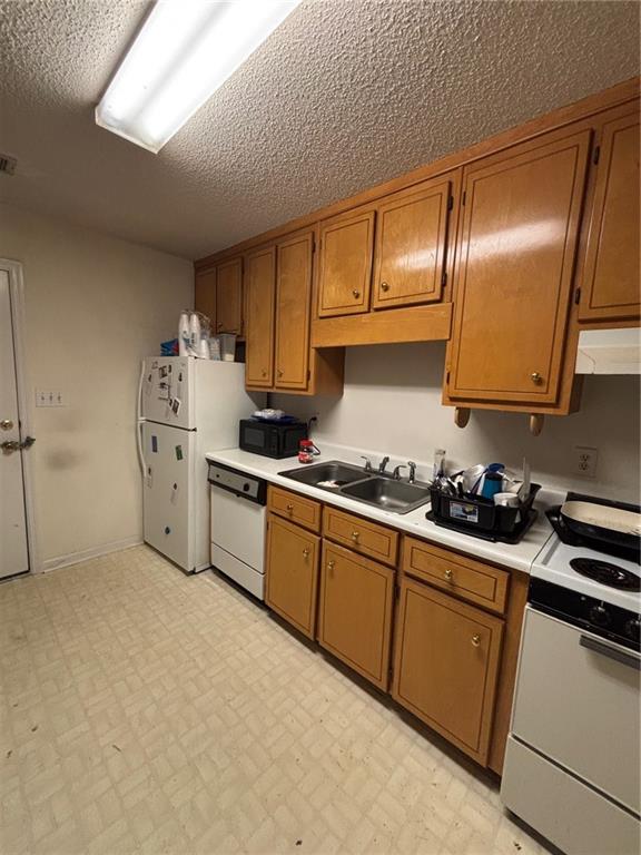 2361 River Ridge Road Northeast Milledgeville, GA 31061 - Photo 3 of 12 a kitchen with stainless steel appliances granite countertop a stove a sink and a refrigerator