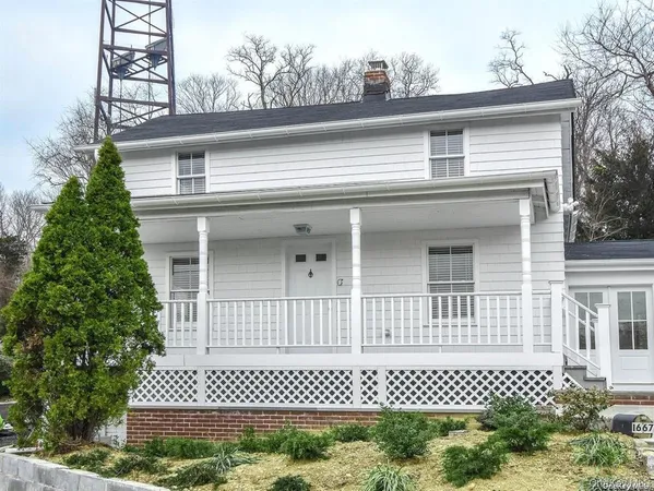$4,200 | 1667 A Northern Boulevard, Unit A, Roslyn, NY 11576