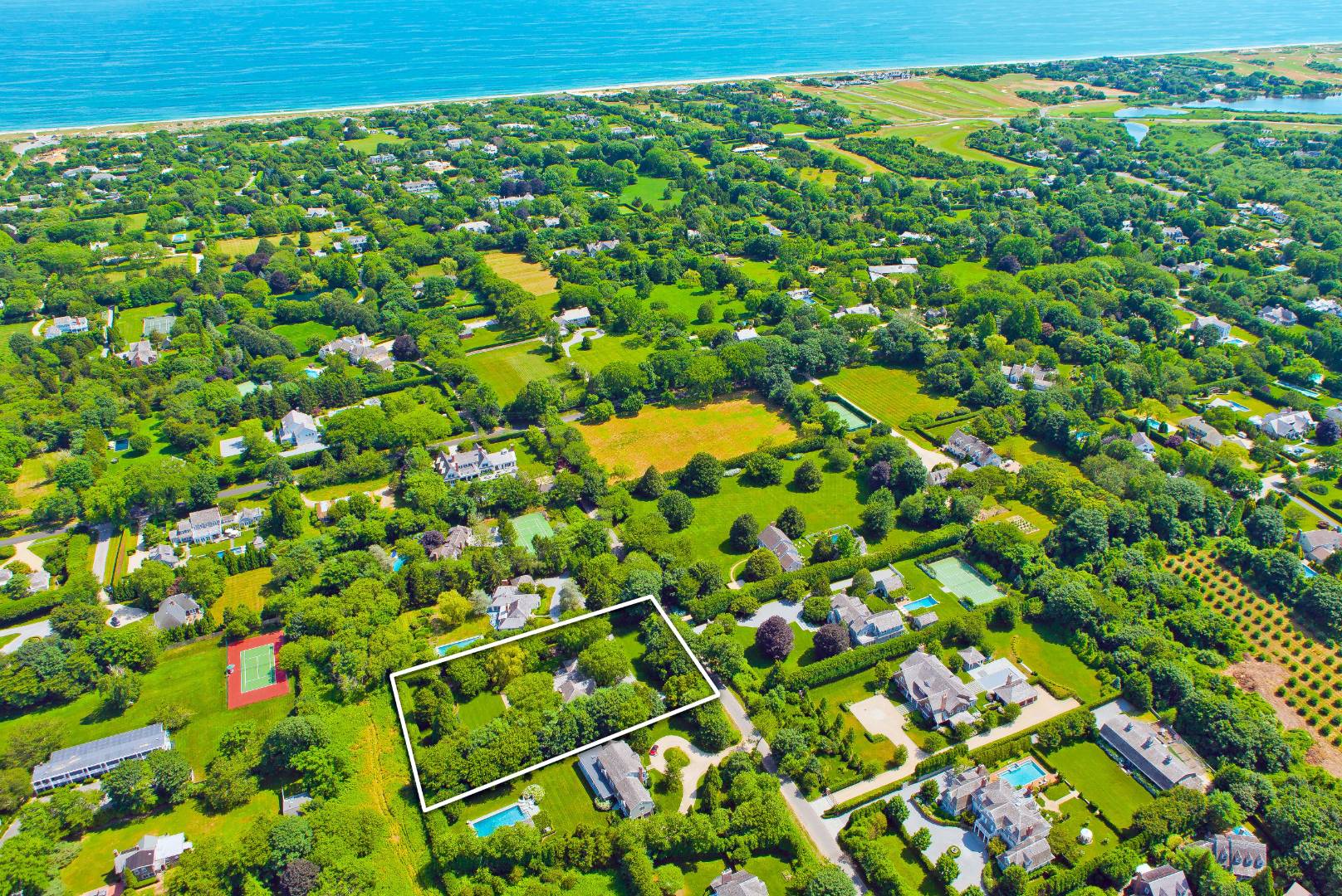 16 Amy's Lane East Hampton, NY 11937 - Photo 3 of 17 a view of a large yard