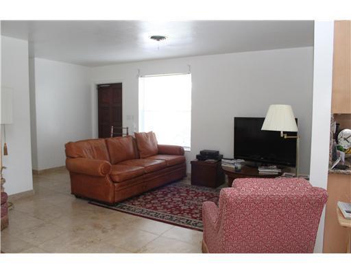 231 Southwest 7th Terrace Boca Raton, FL 33486 - Photo 2 of 5 Family Room