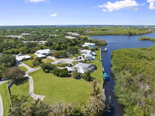 $1,275,000 | 1515 Southwest Pendarvis Court, Palm City, FL 34990