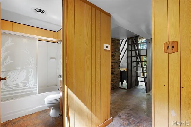 $325,000 | 66 Lake Lawrence Lane, Troy, MO 63379