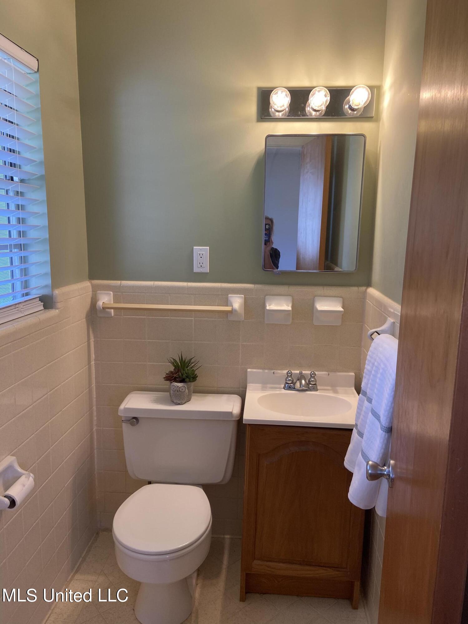 2519 Orleans Road Biloxi, MS 39531 - Photo 11 of 20 HALF BATH