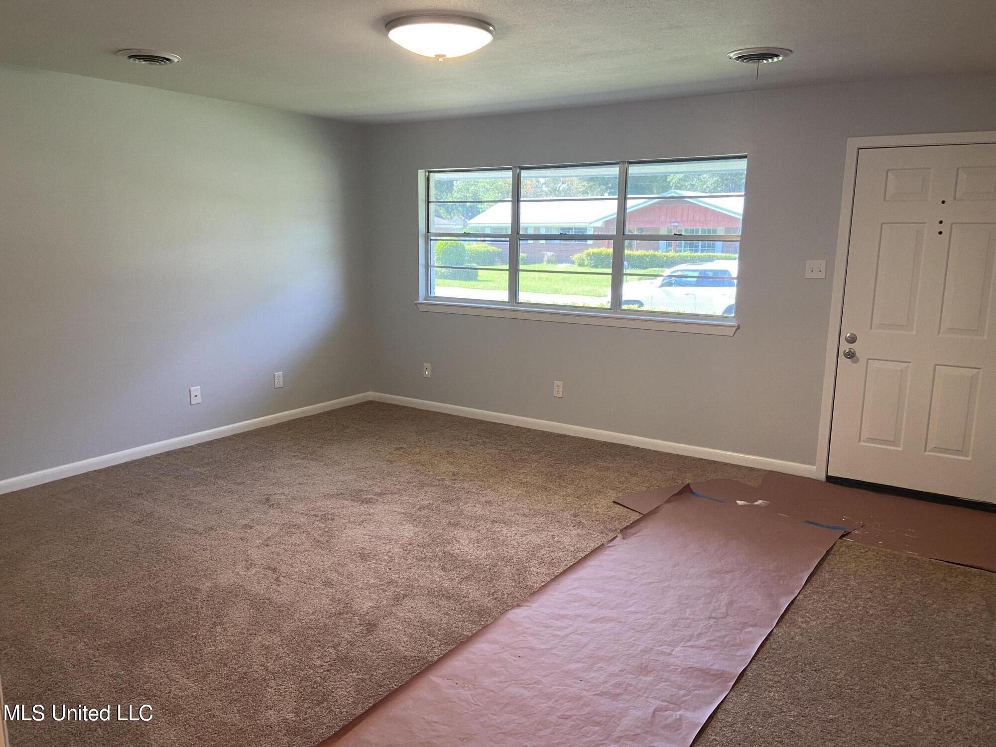 2519 Orleans Road Biloxi, MS 39531 - Photo 4 of 20 LIVING ROOM