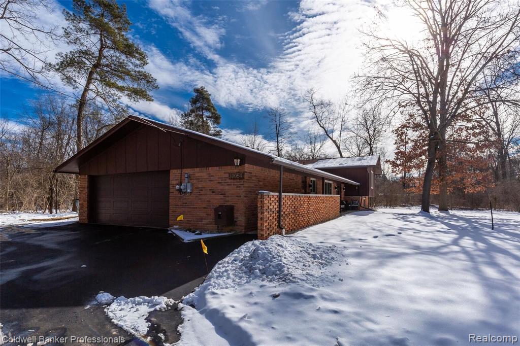 32054 Bingham Road Bingham Farms, MI 48025 - Photo 2 of 36