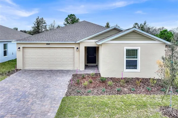a front view of house with yard