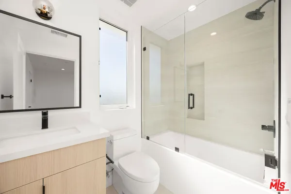 $5,200 | 6241 Banner Avenue, Los Angeles, CA 90038