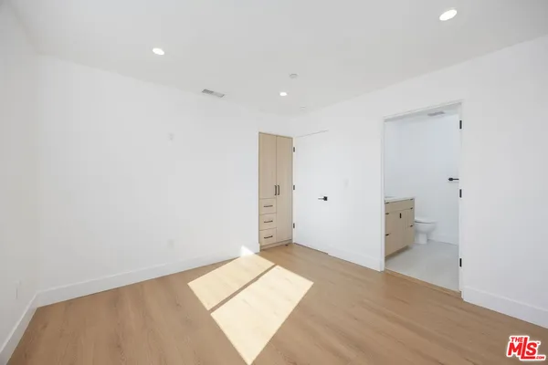 $5,200 | 6241 Banner Avenue, Los Angeles, CA 90038