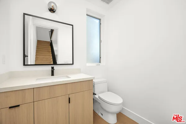 $5,200 | 6241 Banner Avenue, Los Angeles, CA 90038