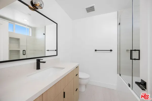 $5,200 | 6241 Banner Avenue, Los Angeles, CA 90038