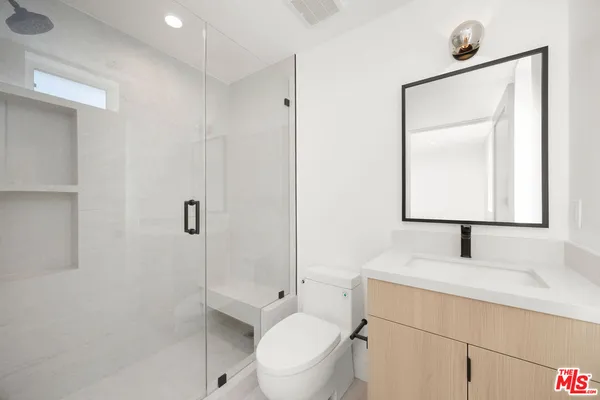 $5,200 | 6241 Banner Avenue, Los Angeles, CA 90038