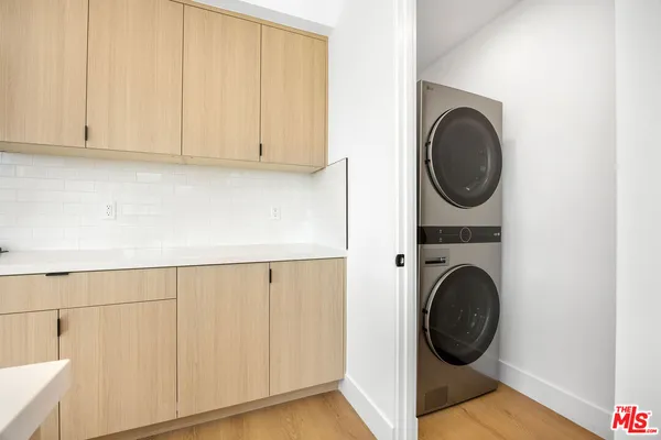 $5,200 | 6241 Banner Avenue, Los Angeles, CA 90038