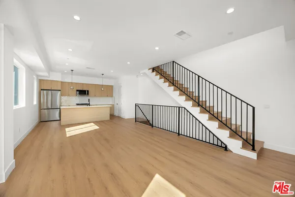 $5,200 | 6241 Banner Avenue, Los Angeles, CA 90038