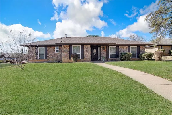 $355,000 | 1910 New Castle Court, Arlington, TX 76013
