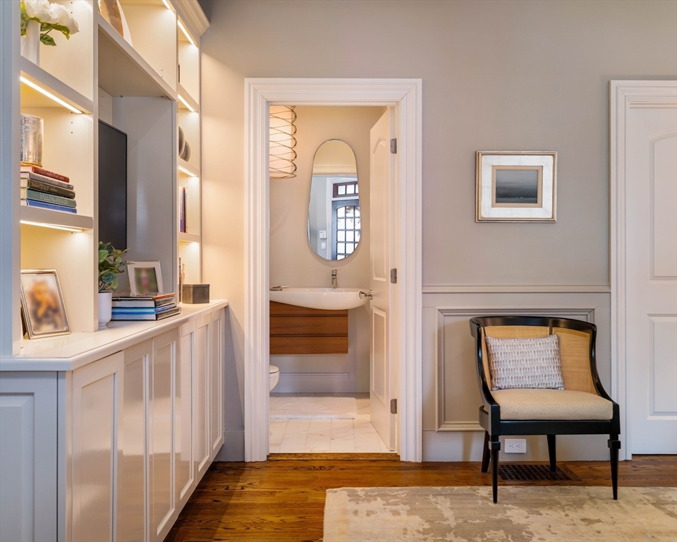 287 Langley Road, Unit 6 Newton, MA 02459 - Photo 6 of 37