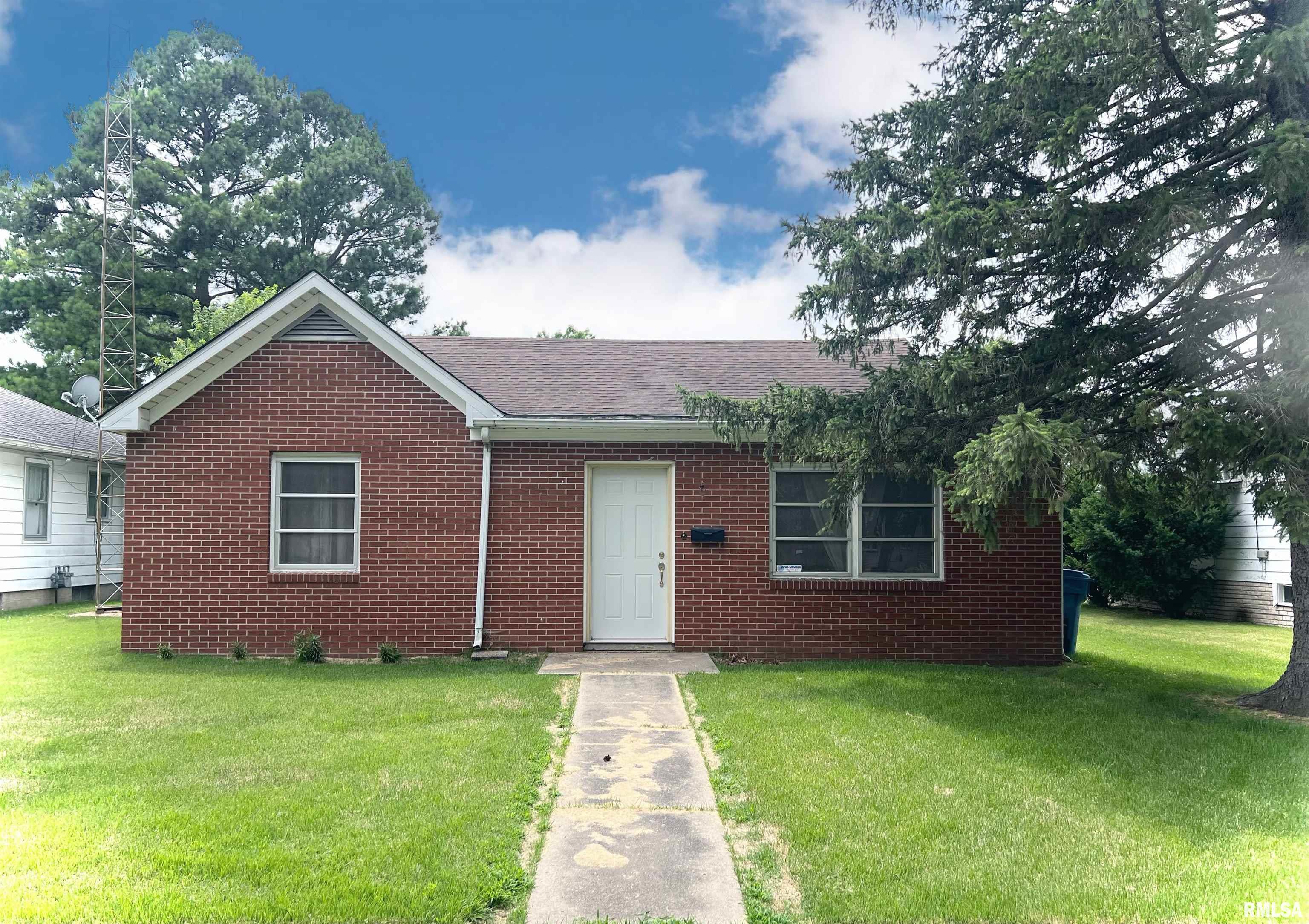 609 Hickman Street Benton, IL 62812 - Photo 1 of 11