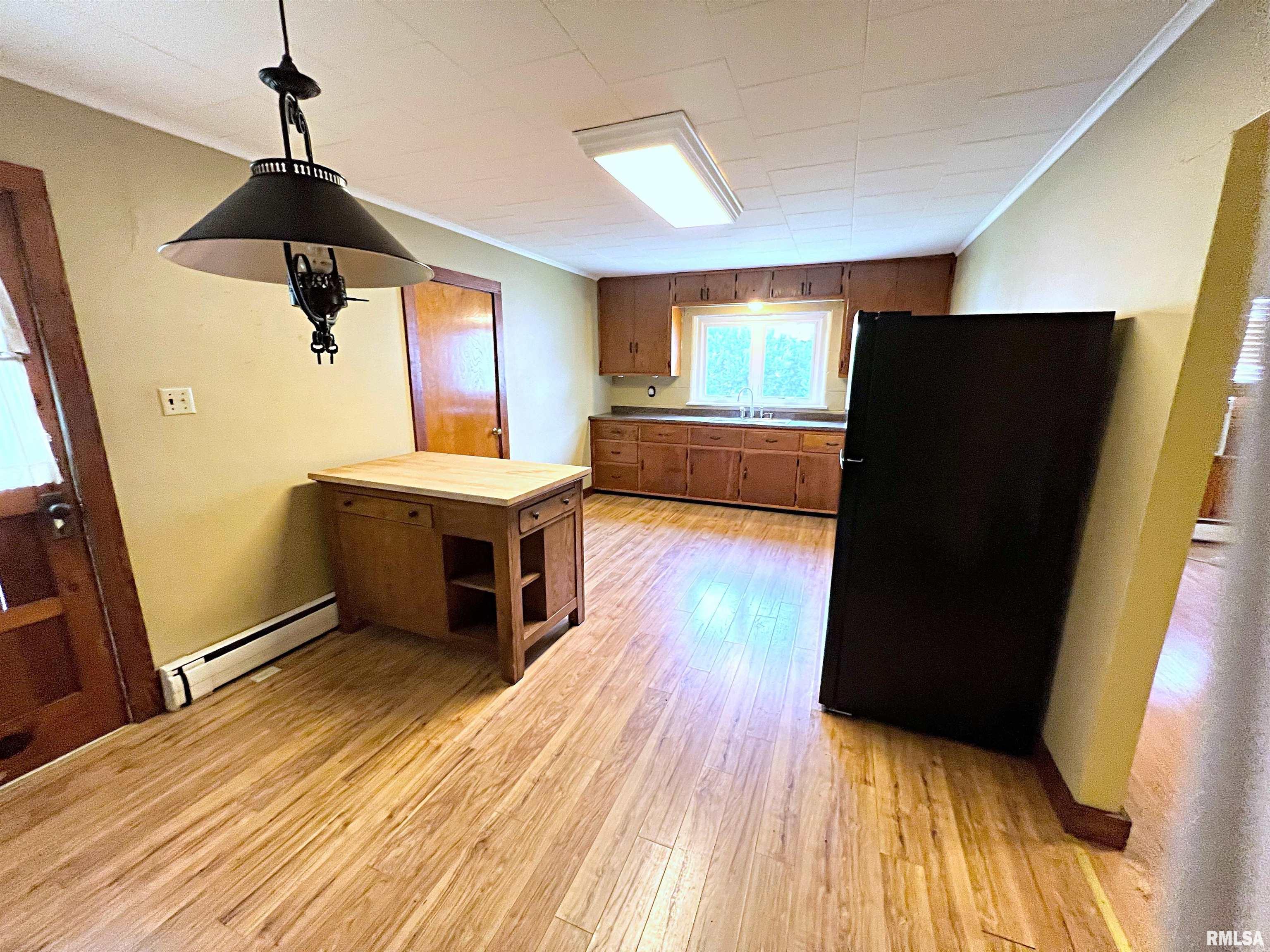 609 Hickman Street Benton, IL 62812 - Photo 3 of 11