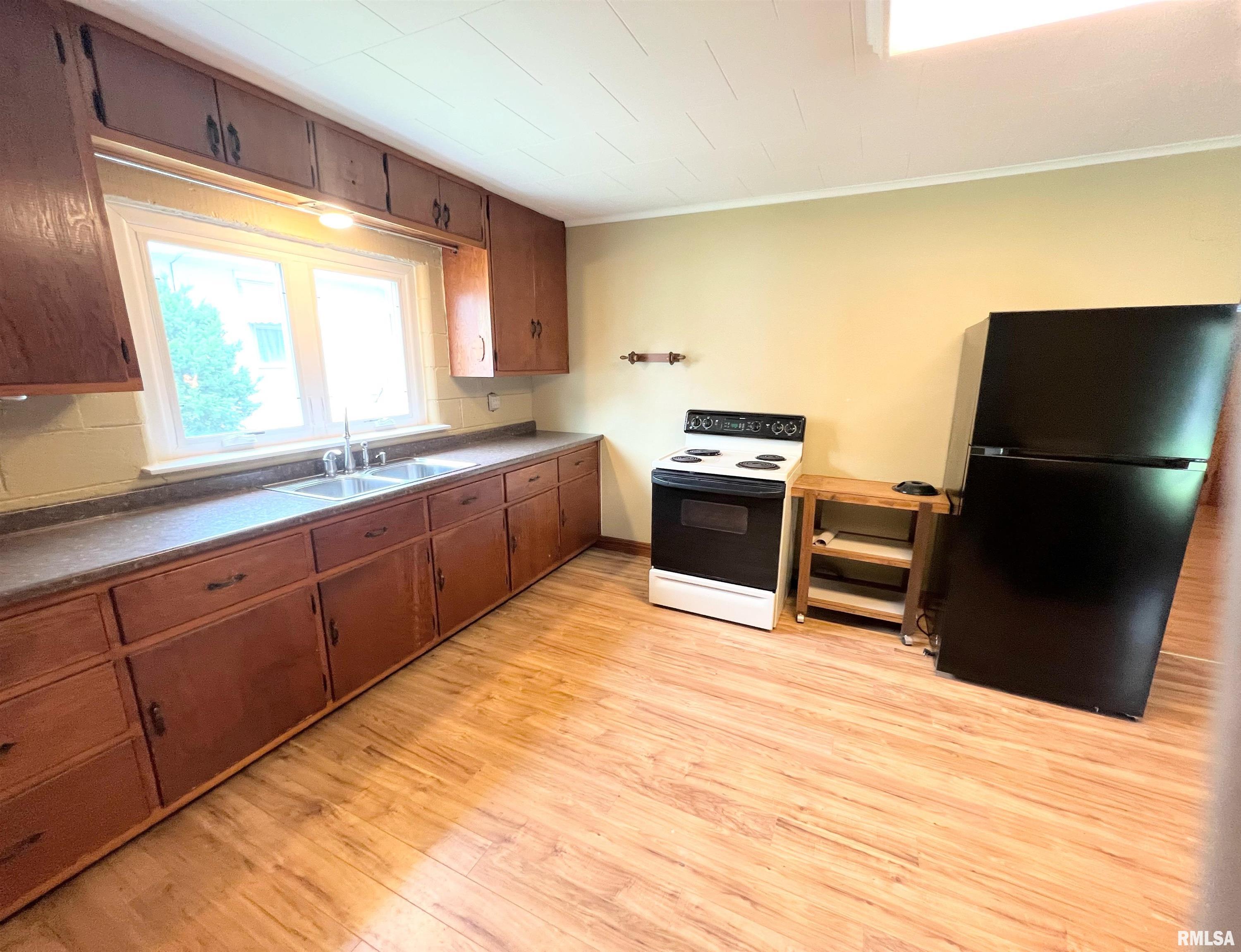 609 Hickman Street Benton, IL 62812 - Photo 4 of 11
