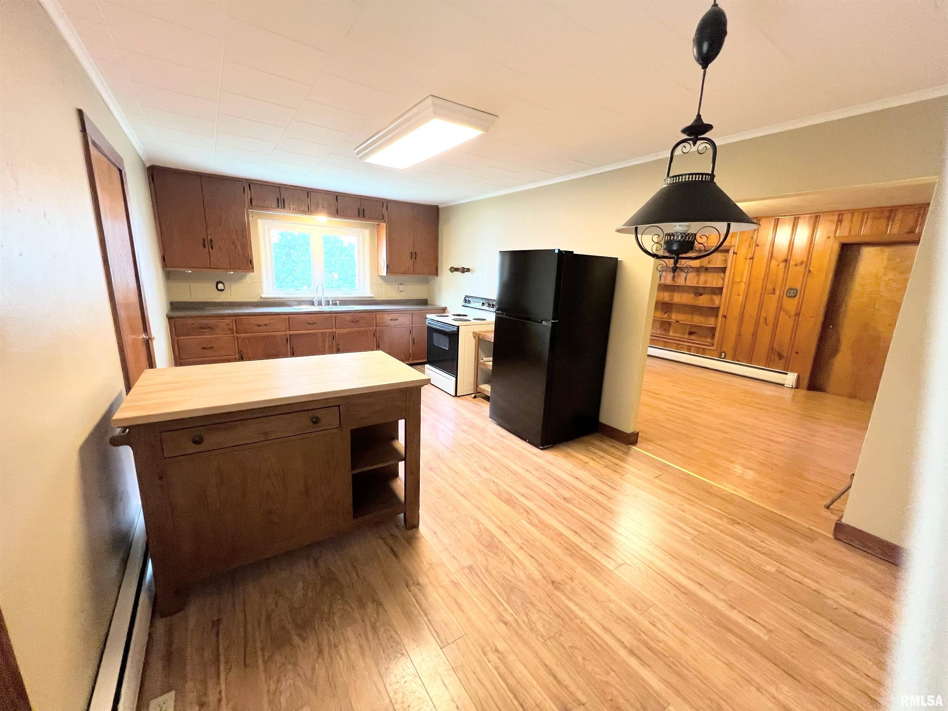 609 Hickman Street Benton, IL 62812 - Photo 5 of 11