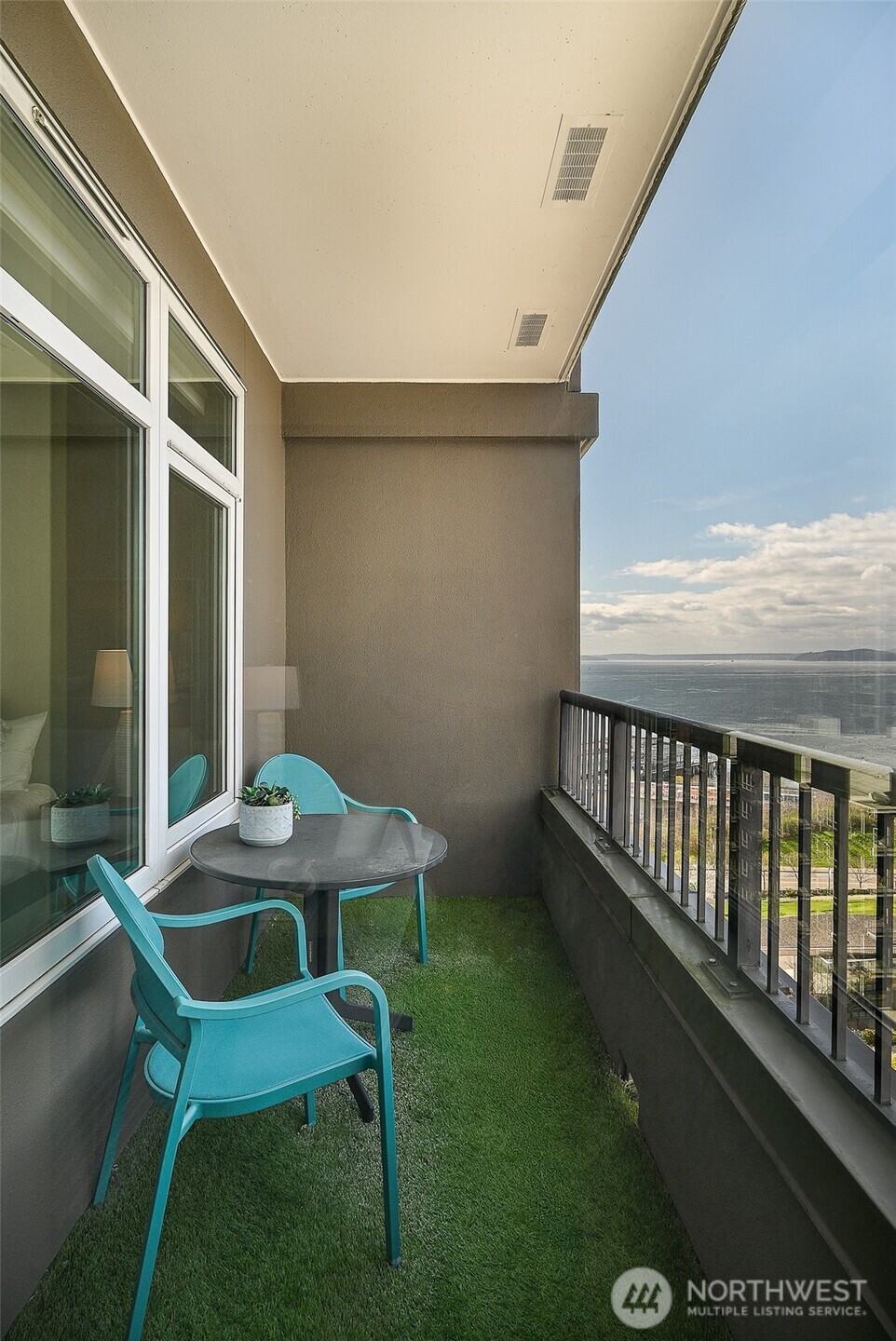 2801 1st Avenue, Unit 1018 Seattle, WA 98121 - Photo 2 of 32
