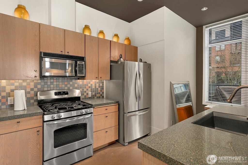 2801 1st Avenue, Unit 1018 Seattle, WA 98121 - Photo 24 of 32