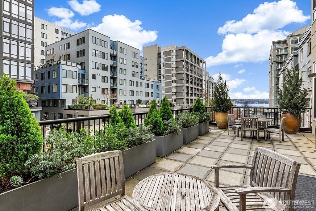 2801 1st Avenue, Unit 1018 Seattle, WA 98121 - Photo 26 of 32