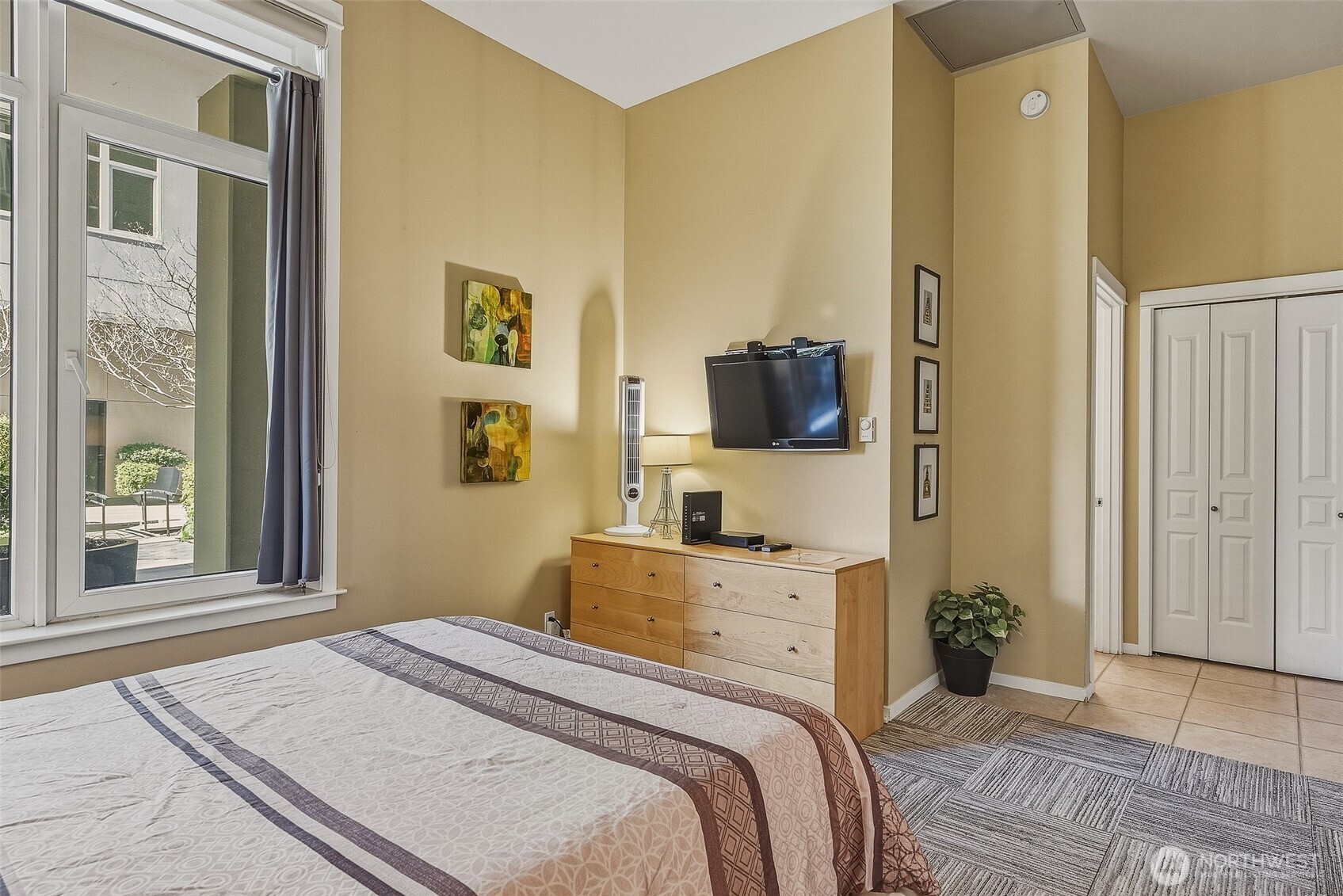 2801 1st Avenue, Unit 1018 Seattle, WA 98121 - Photo 27 of 32
