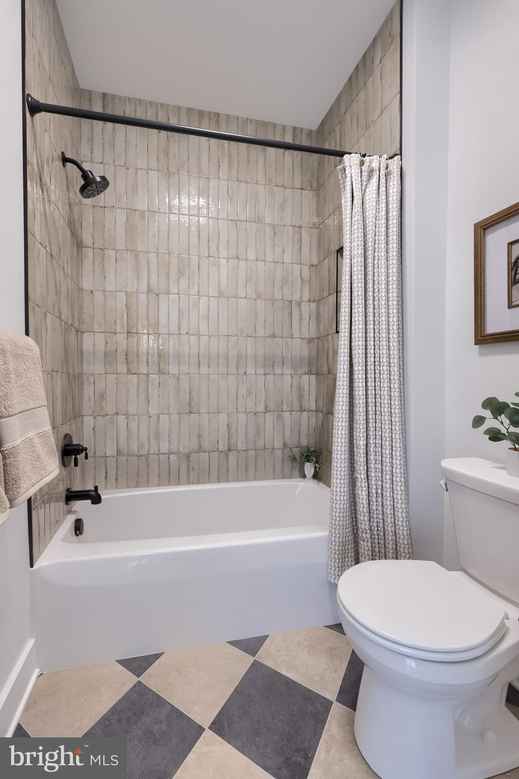 136 Stillcreek Road Millersville, PA 17551 - Photo 14 of 72 a bathroom with a toilet and a bathtub