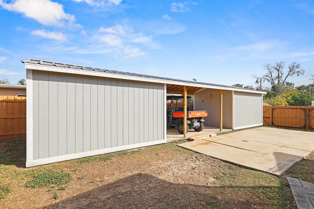 1001 Alpine Drive Brandon, FL 33510 - Photo 26 of 29 a backyard of a house