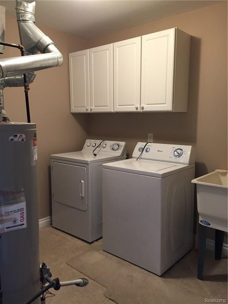 45745 North Stonewood Road Canton, MI 48187 - Photo 15 of 16 IMG_2571.JPG