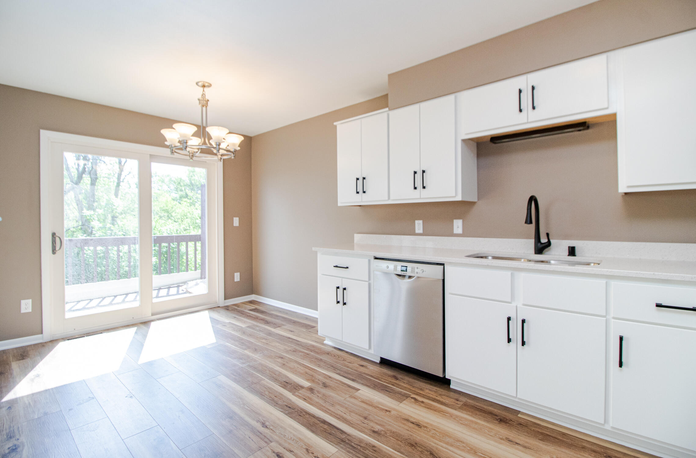 1410 South River Road New Berlin, WI 53151 - Photo 17 of 41 Kitchen and Dinette