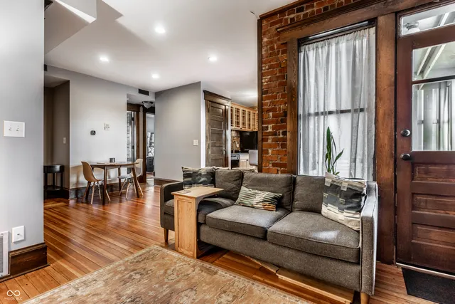 $200,001 | 108 East St Clair Street, Unit G, Indianapolis, IN 46204