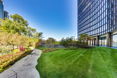 $880,000 | 505 North Lake Shore Drive, Unit 5302, Chicago, IL 60611