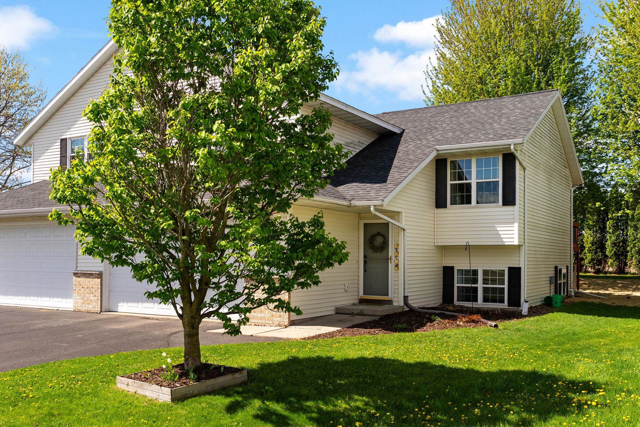 556 Ronald Lee Circle Rio, WI 53960 - Photo 1 of 1 Gallery Image 1