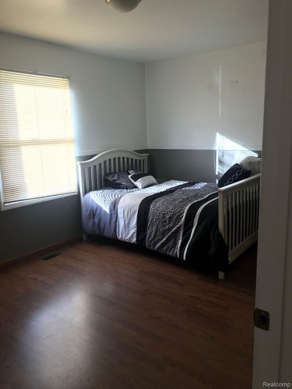 21529 Springhill Street Romulus, MI 48174 - Photo 10 of 28 sp4.jpg