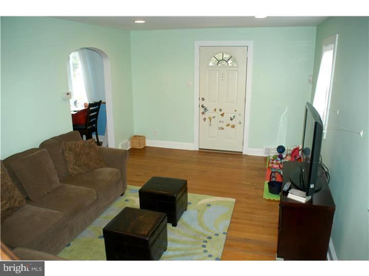 312 North Manoa Road Havertown, PA 19083 - Photo 2 of 18 Living Room