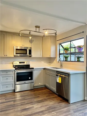 $3,250 | 247 Streamwood, Irvine, CA 92620