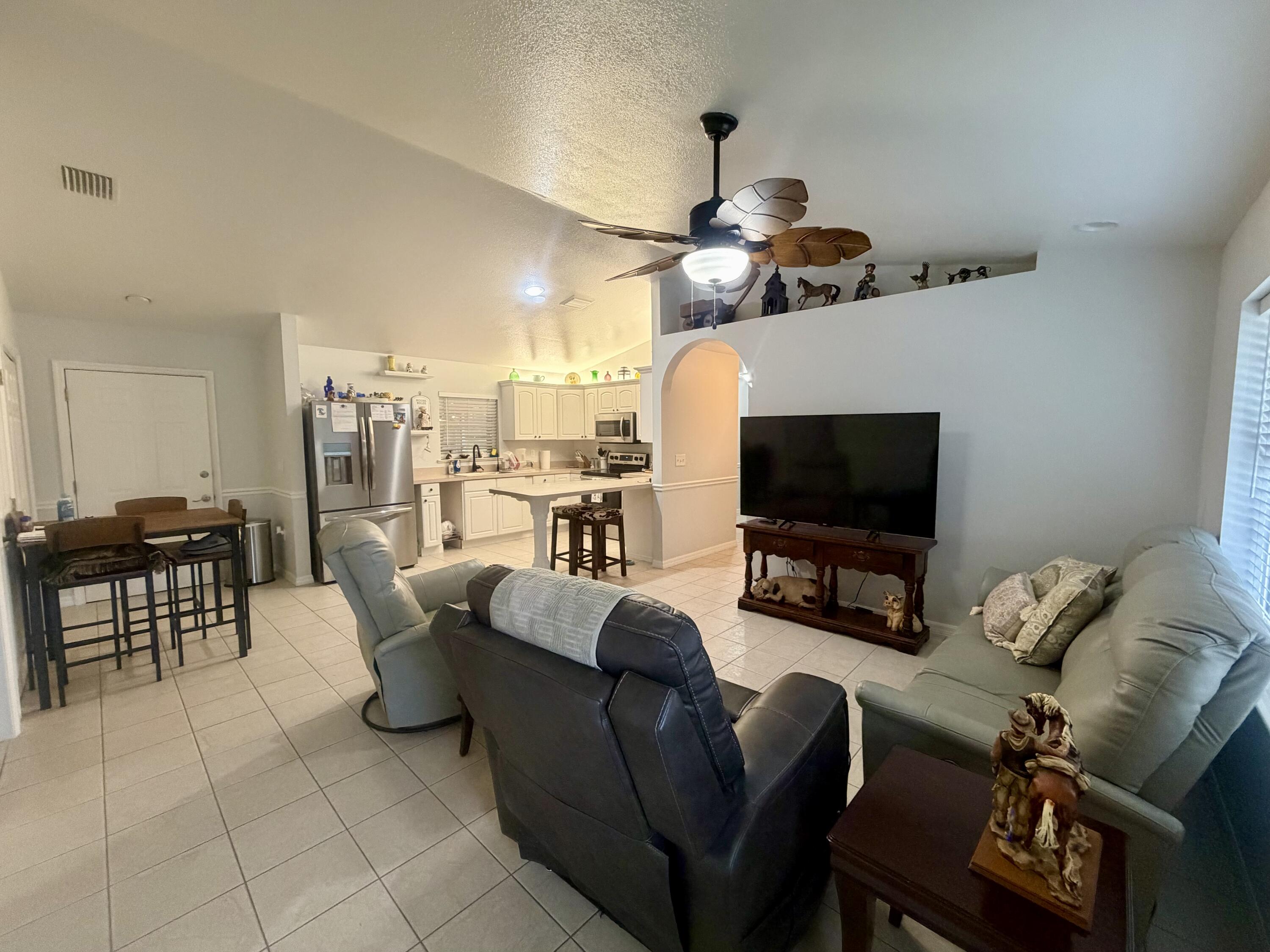 7823 Southwest 9th Street Okeechobee, FL 34974 - Photo 4 of 21 IMG_0859
