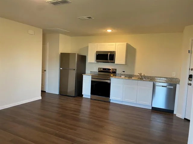 $1,325 | 2203 Henry Street, Unit B, Greenville, TX 75401