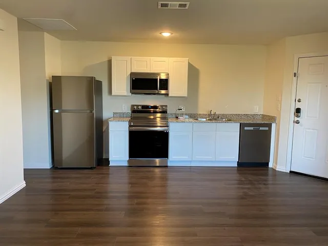 $1,325 | 2203 Henry Street, Unit B, Greenville, TX 75401