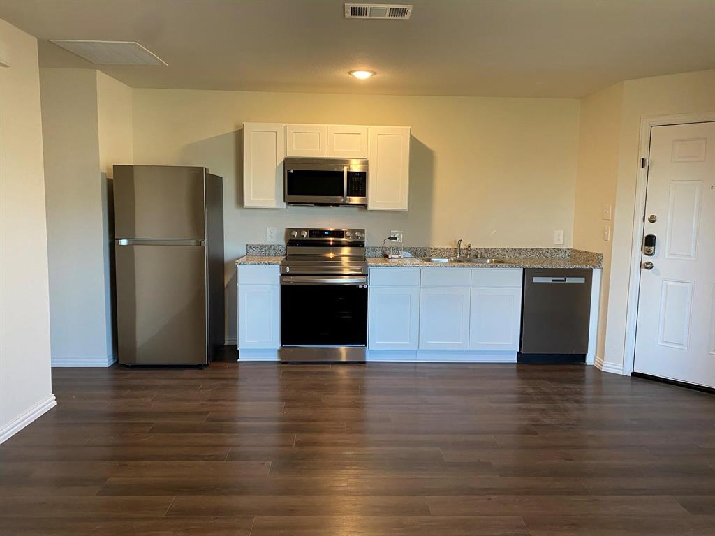 2203 Henry Street, Unit B Greenville, TX 75401 - Photo 4 of 15