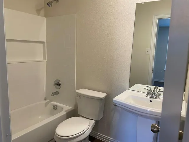 $1,325 | 2203 Henry Street, Unit B, Greenville, TX 75401