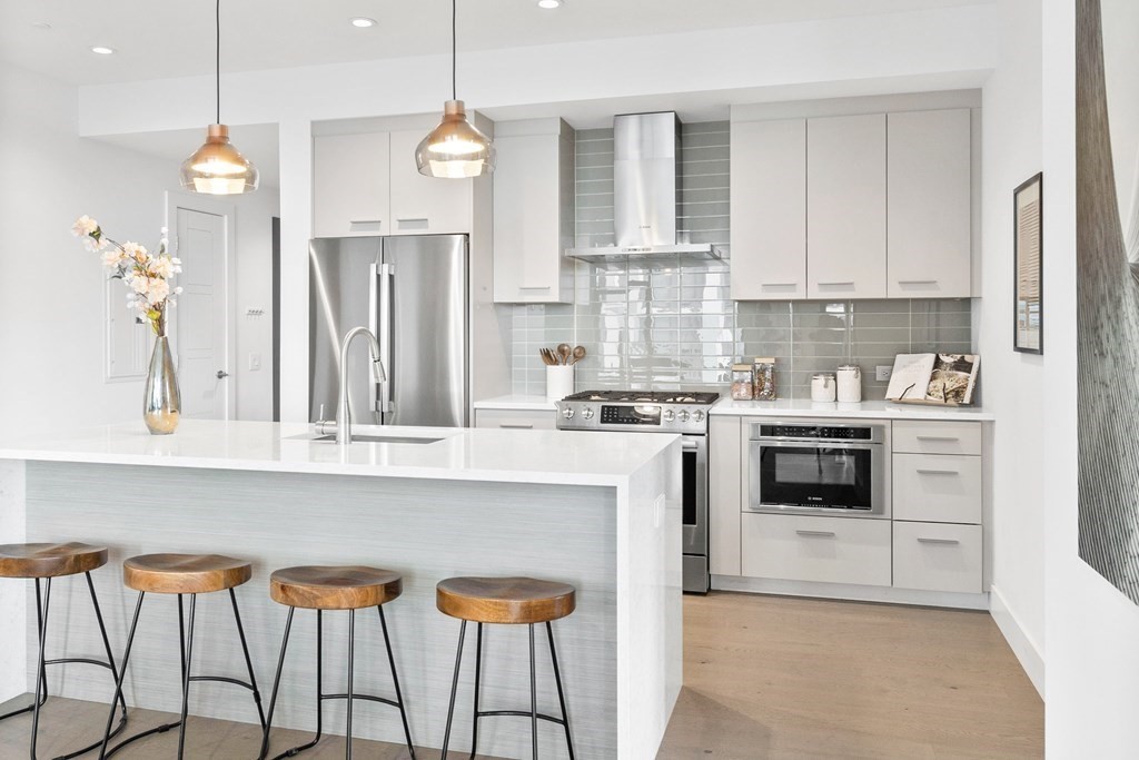 40 Traveler Street, Unit 403 Boston, MA 02118 - Photo 2 of 35