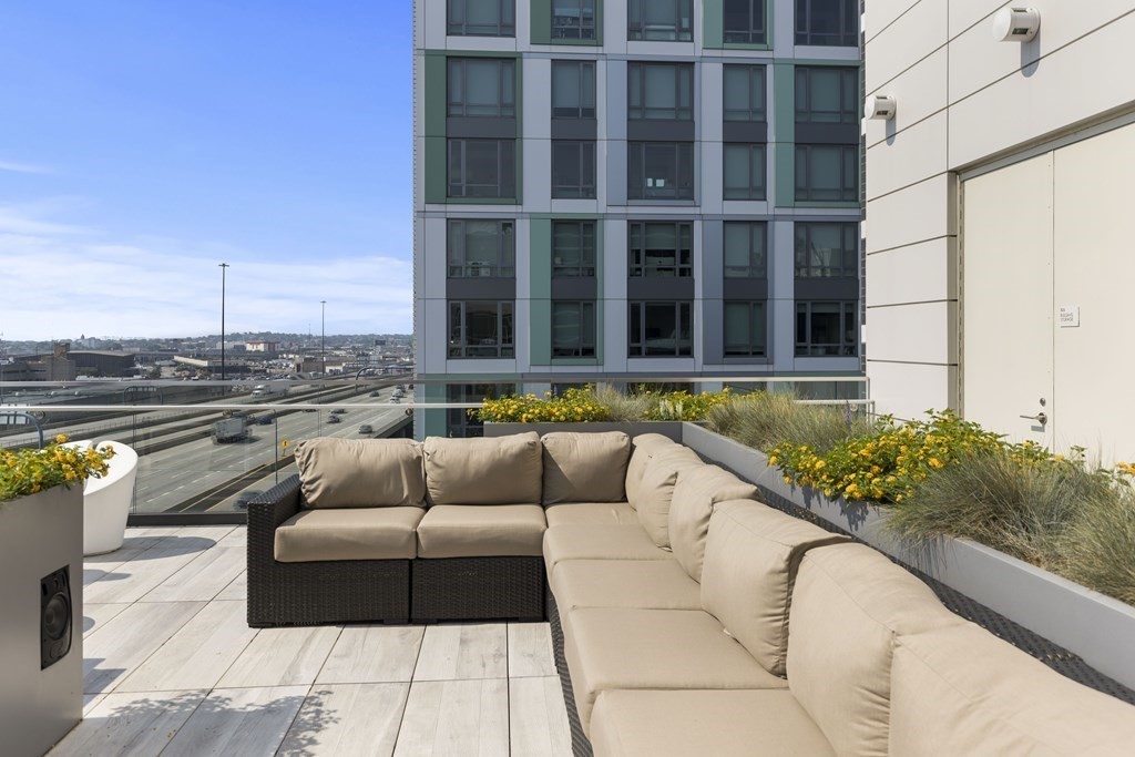 40 Traveler Street, Unit 403 Boston, MA 02118 - Photo 28 of 35