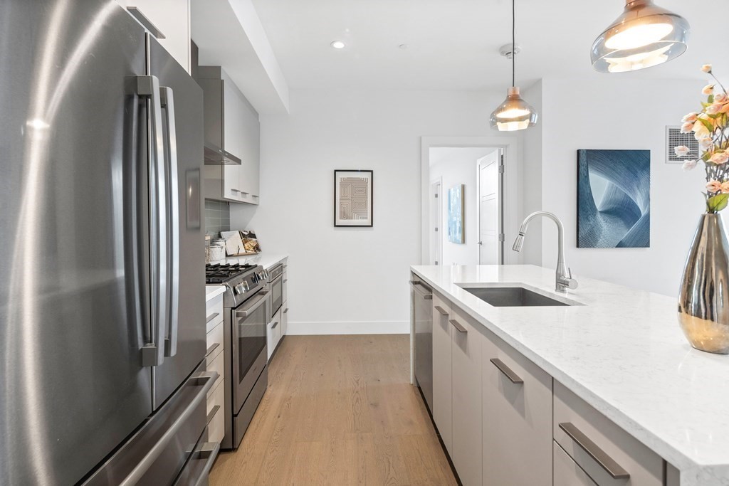 40 Traveler Street, Unit 403 Boston, MA 02118 - Photo 4 of 35